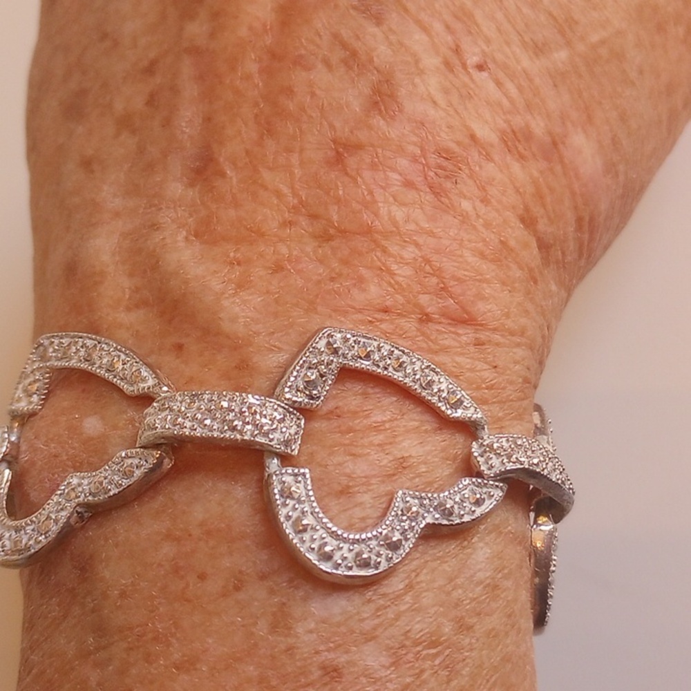 Heart Bracelet FREE With $25 Purchase - Picture 4 of 5
